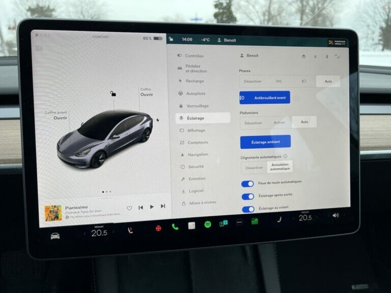 tesla model 3 clignotants automatiques